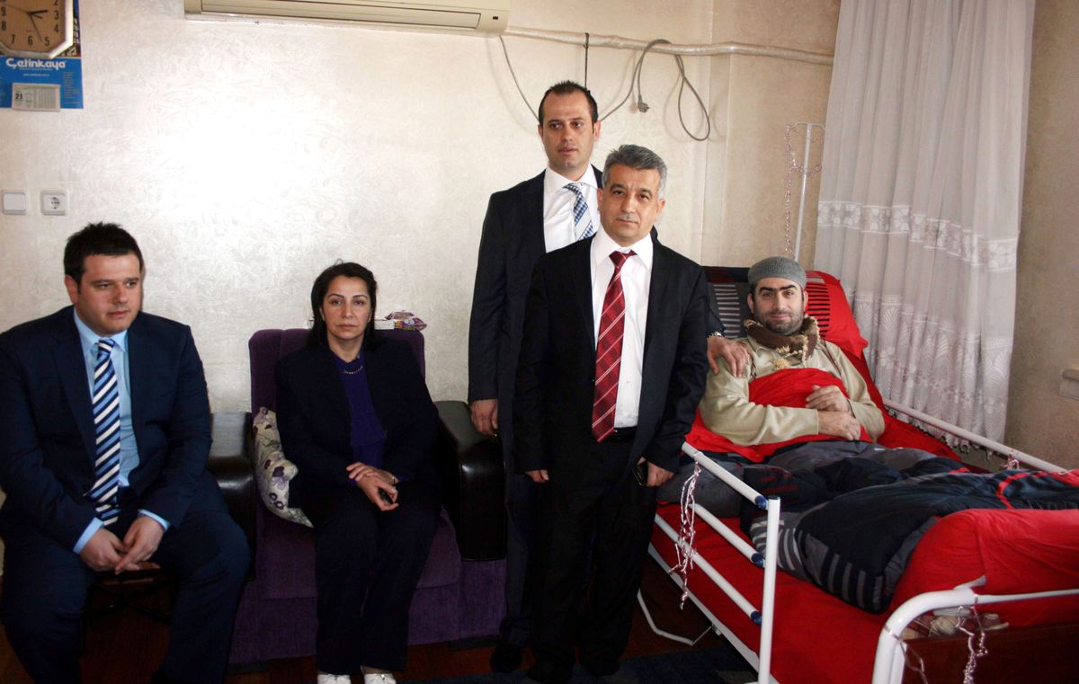 Hayırsever İşadamından Engelli İki Kişiye Yardım