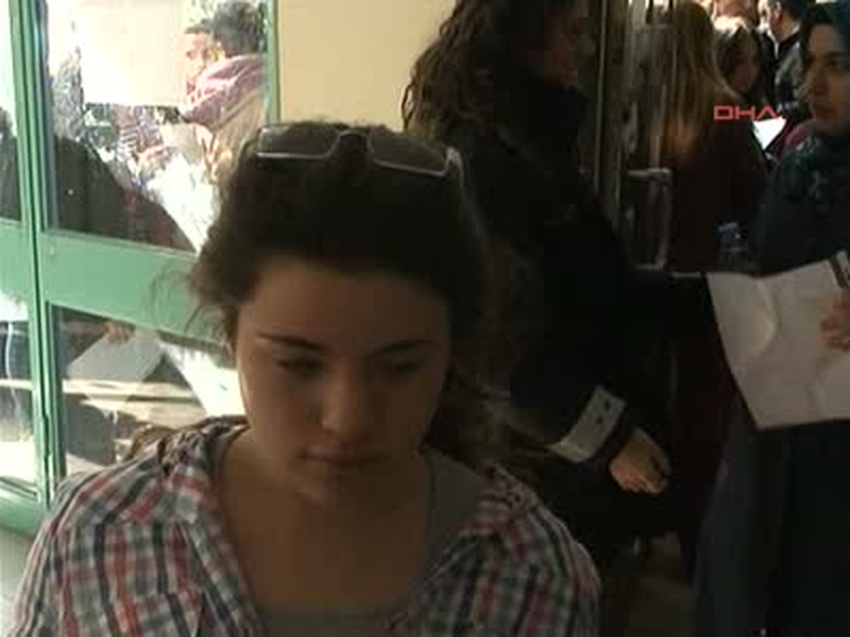 İzmir\' de Ygs Heyecanı İzmir\'de Yükseköğretime Geçiş Sınavı 67 Bin 391 Öğrencinin Katılımı ile...