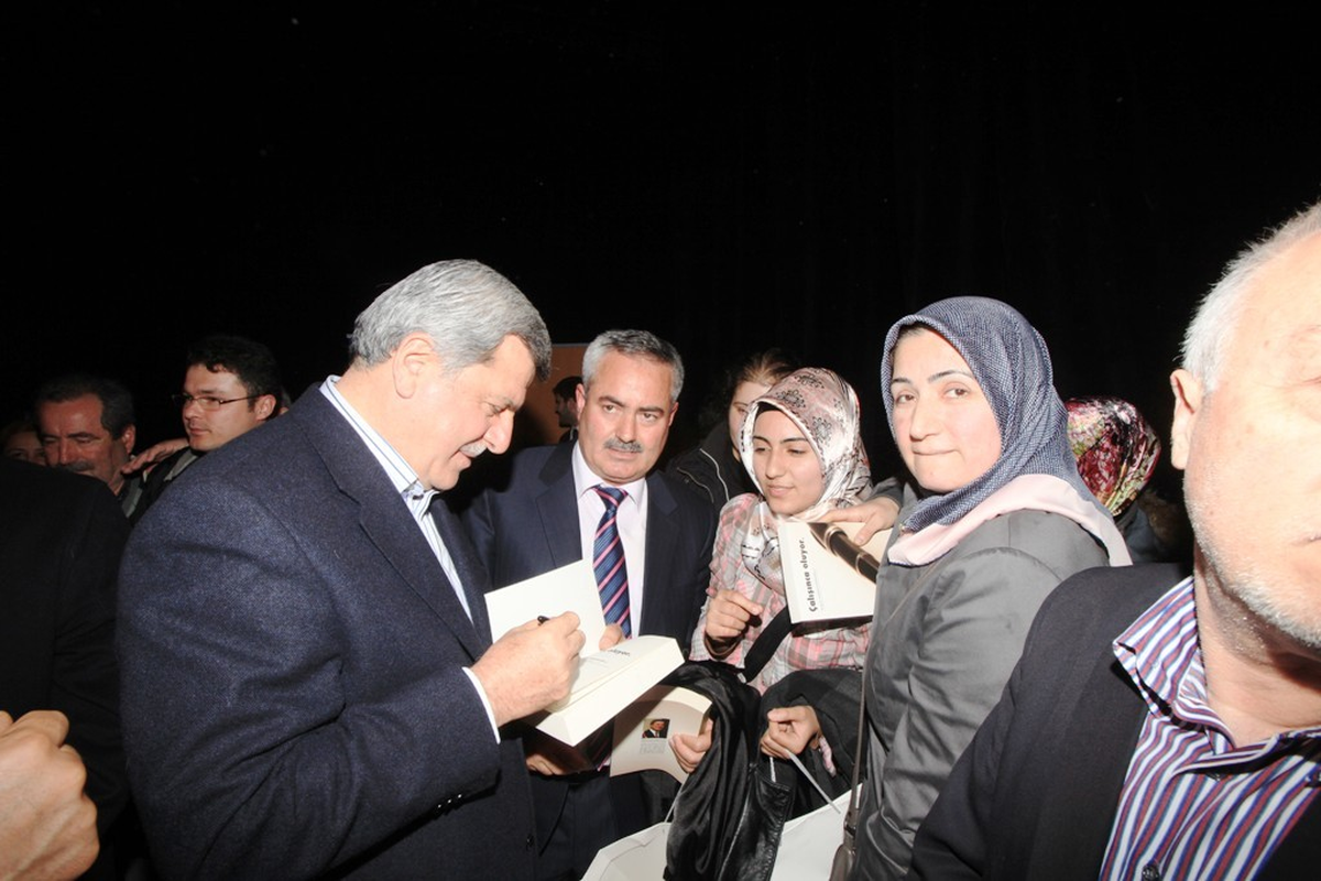 Karaosmanoğlu Siyaset Akademisi\'nde Ders Verdi