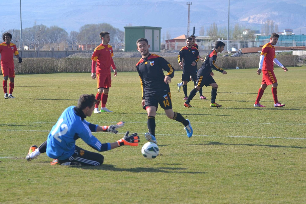Kayserispor Hazırlık Maçında Gol Yağdırdı