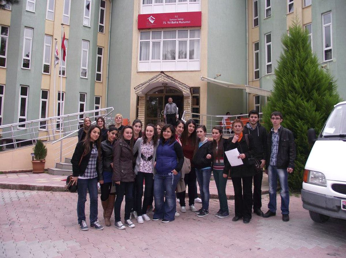 Öğrenciler Huzurevini Ziyaret Etti