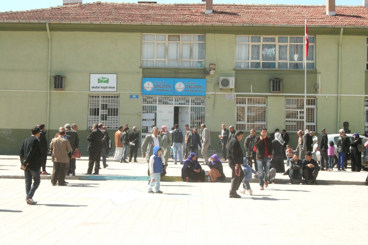 Öğrenciler Sınavda Aileler Duada