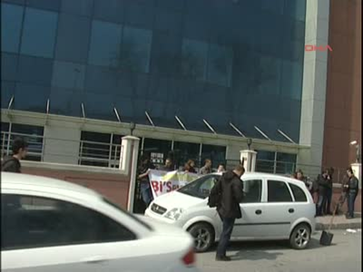 ÖSYM Binasında Zincirli Eylem