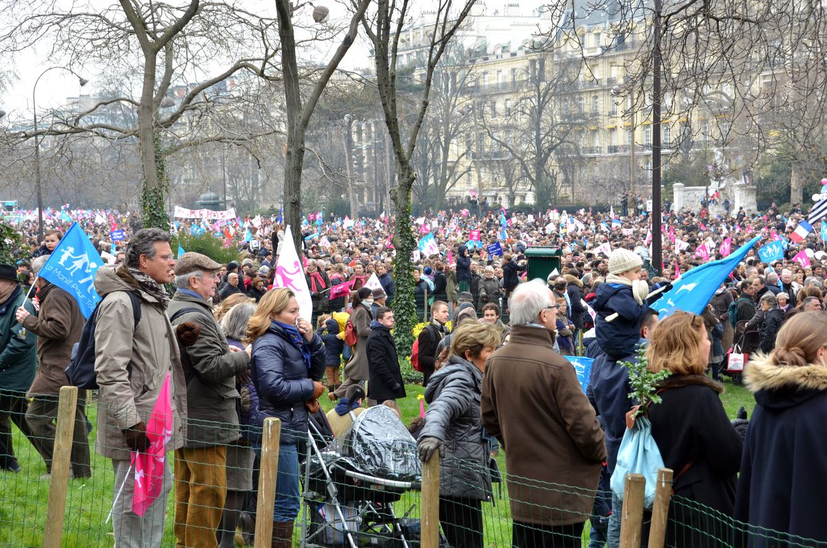 Paris\'te Bir Milyona Yakın Kişi, Eşcinsel Evliliğe Karşı Yürüdü