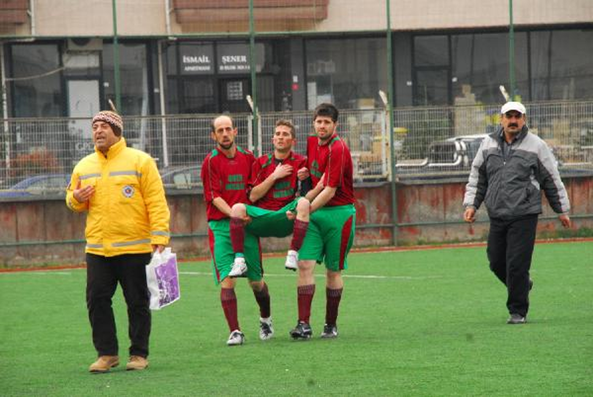 Ambulans Gelmedi Otomobille Gitti