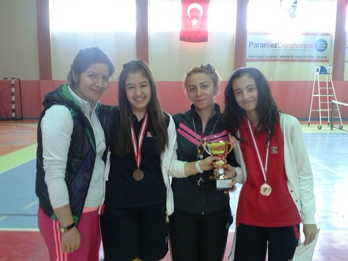 Teniste Derece Yapan Öğrencilere Ödül Verilecek