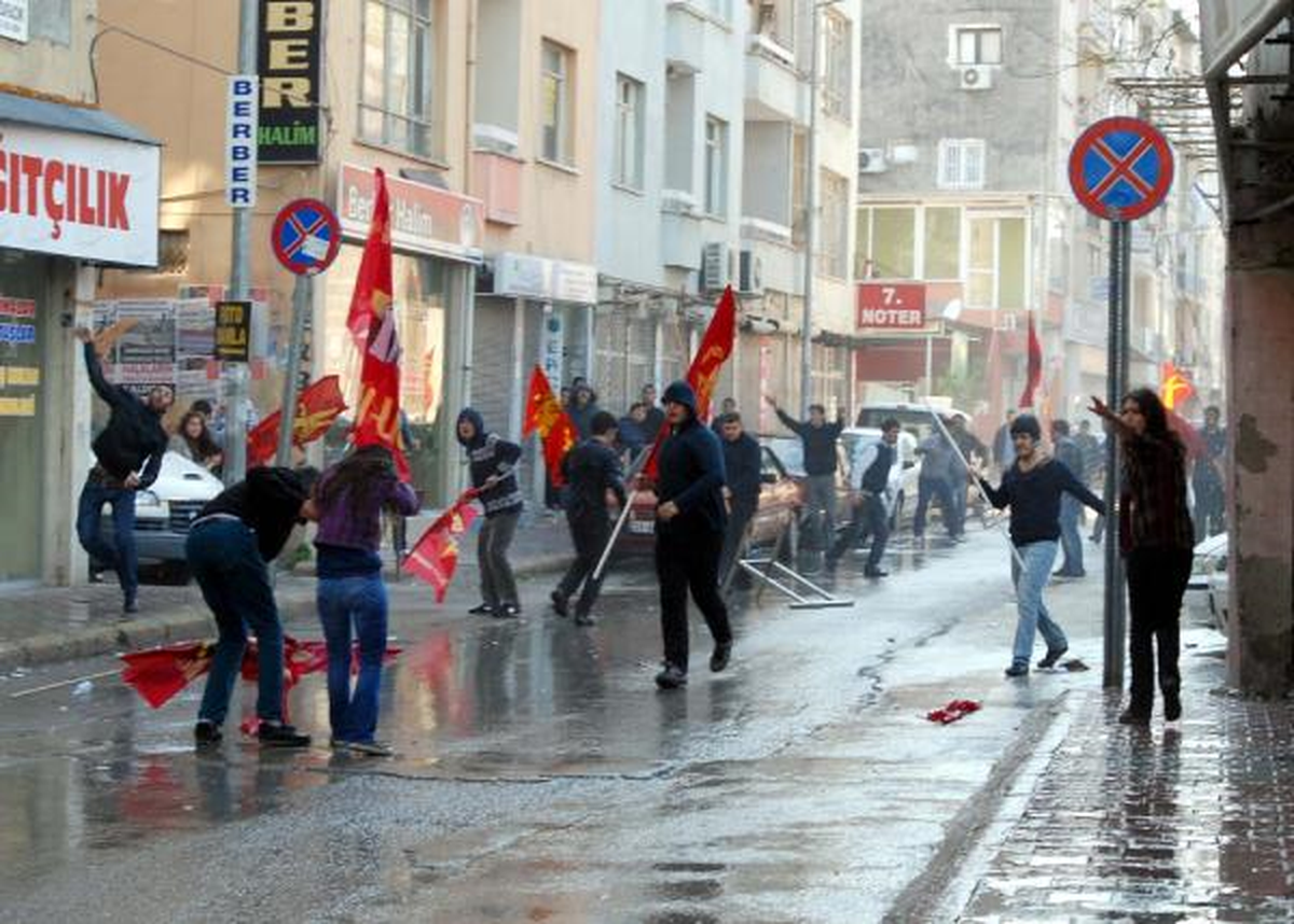 Üniversite Sınavını Protesto Eden Öğrencilere Polis Müdahalesi