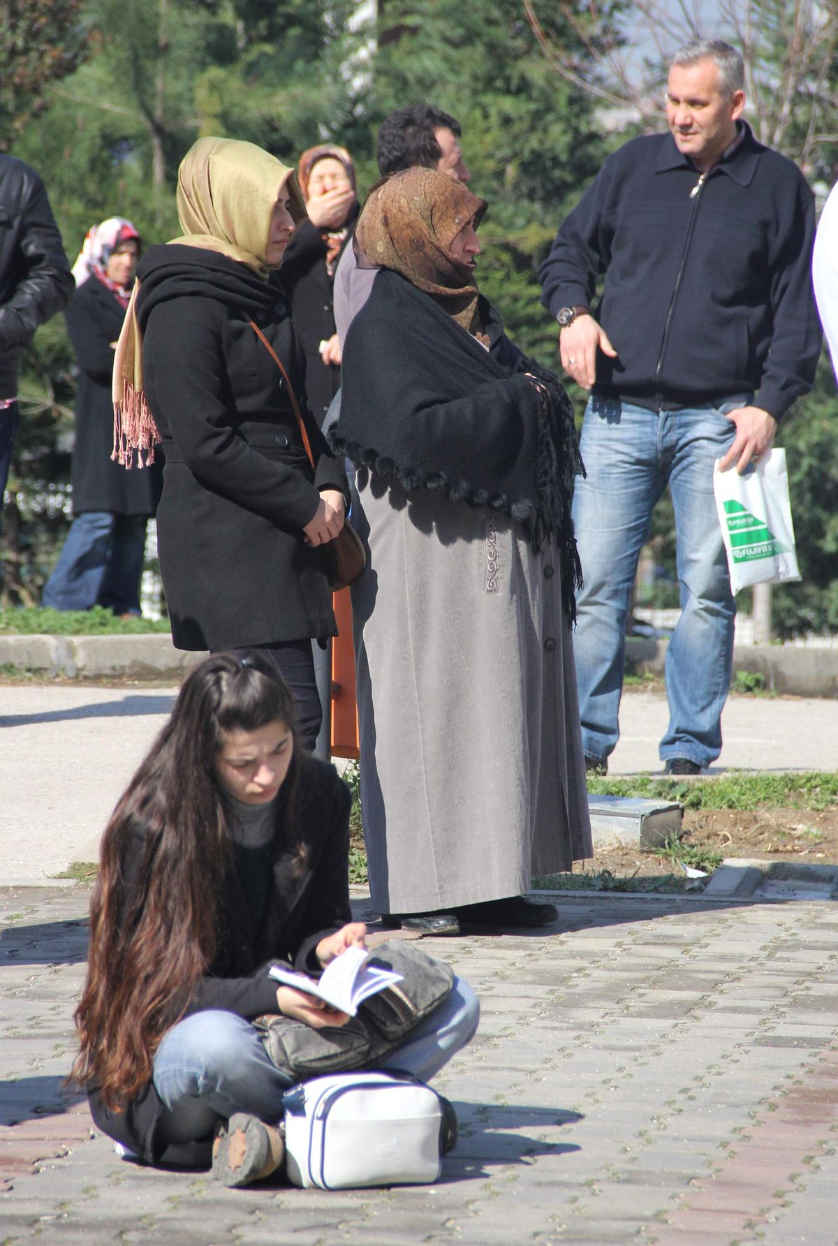 Veliler Dışarıda, Öğrenciler Sınıfta Ter Döktü