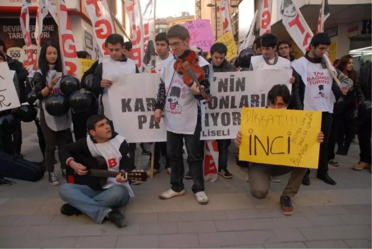 Ygs\'ye Şarkılı Protesto