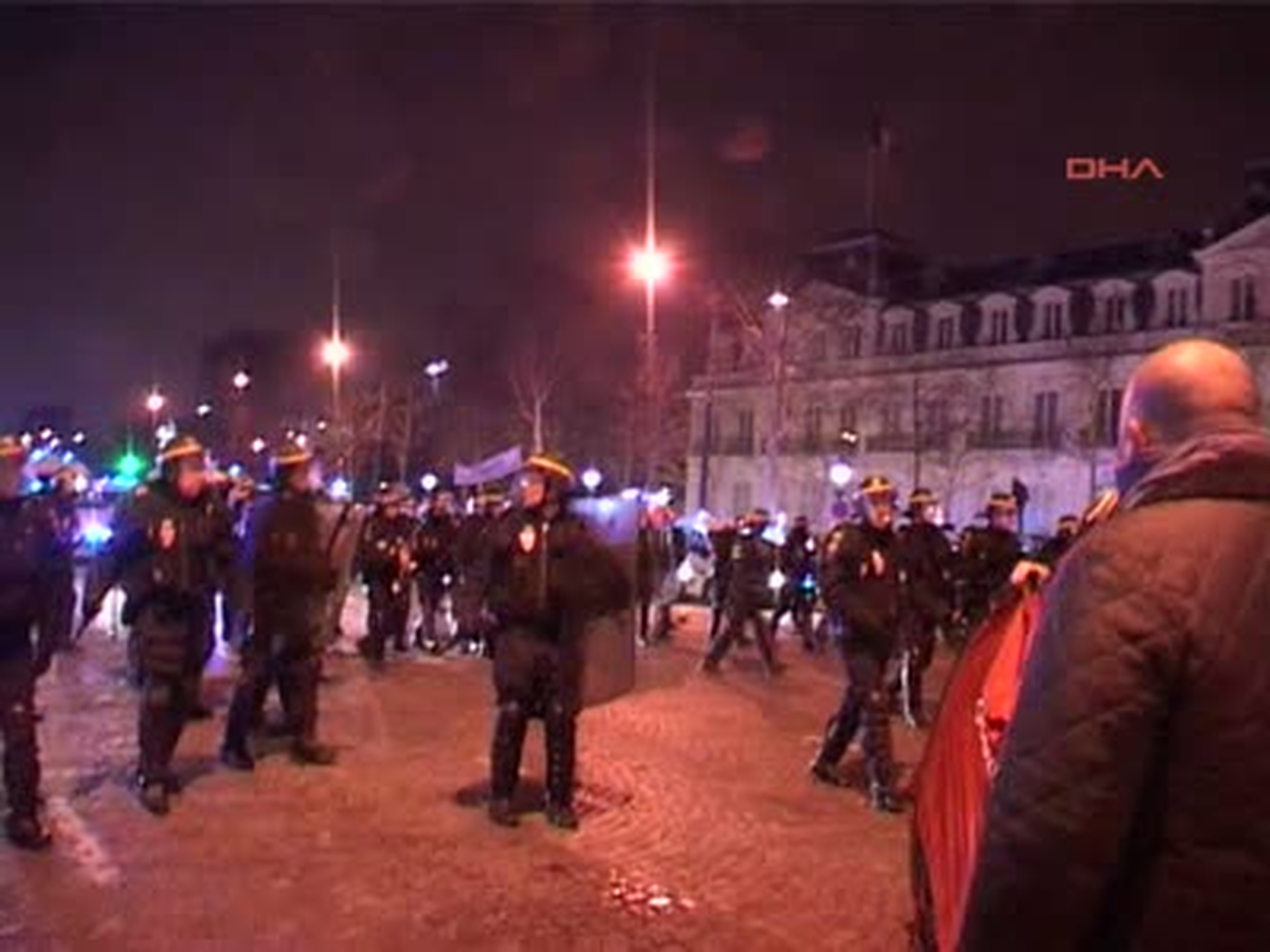 2eşcinsel Evlilik Karşıtları Paris\'te Polisle Çatıştı