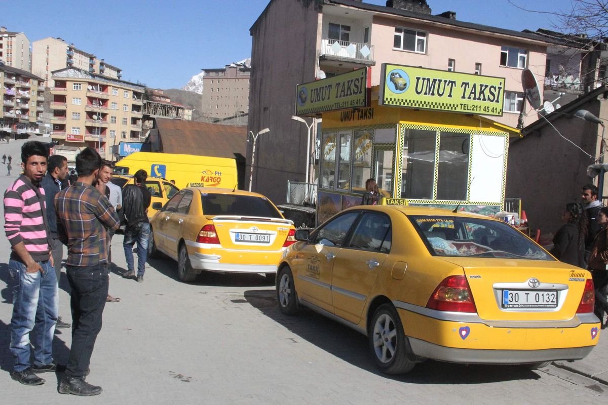 64 Taksici 6 Noktada Durak Kurdu