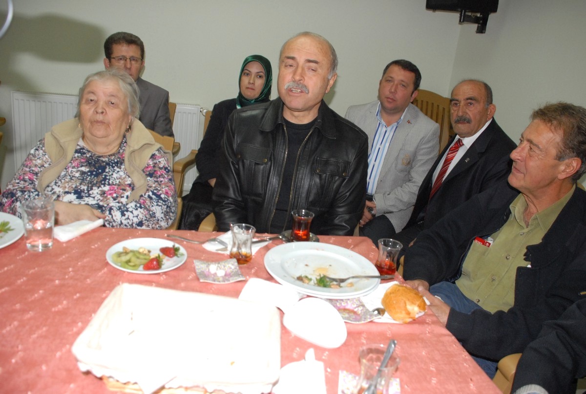 AK Parti\'li Boğa Huzurevi Sakinleriyle Bir Araya Geldi