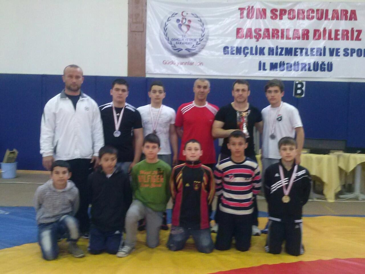 Aktif Gençlik Spor Kulübü Güreşçileri Bölge İkincisi Oldu