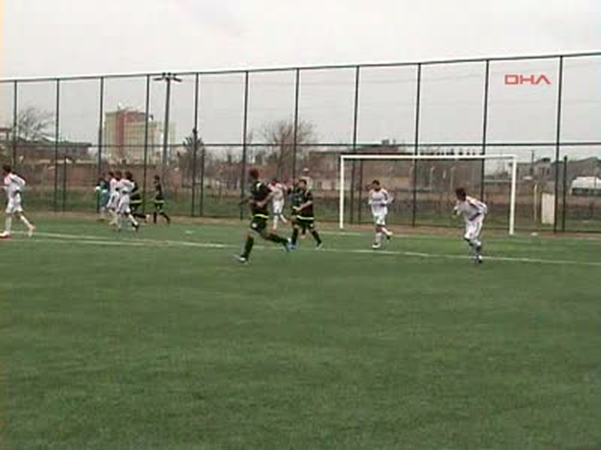 Amatör Maçta Futbolcular Tekme Tokat Kavga Etti