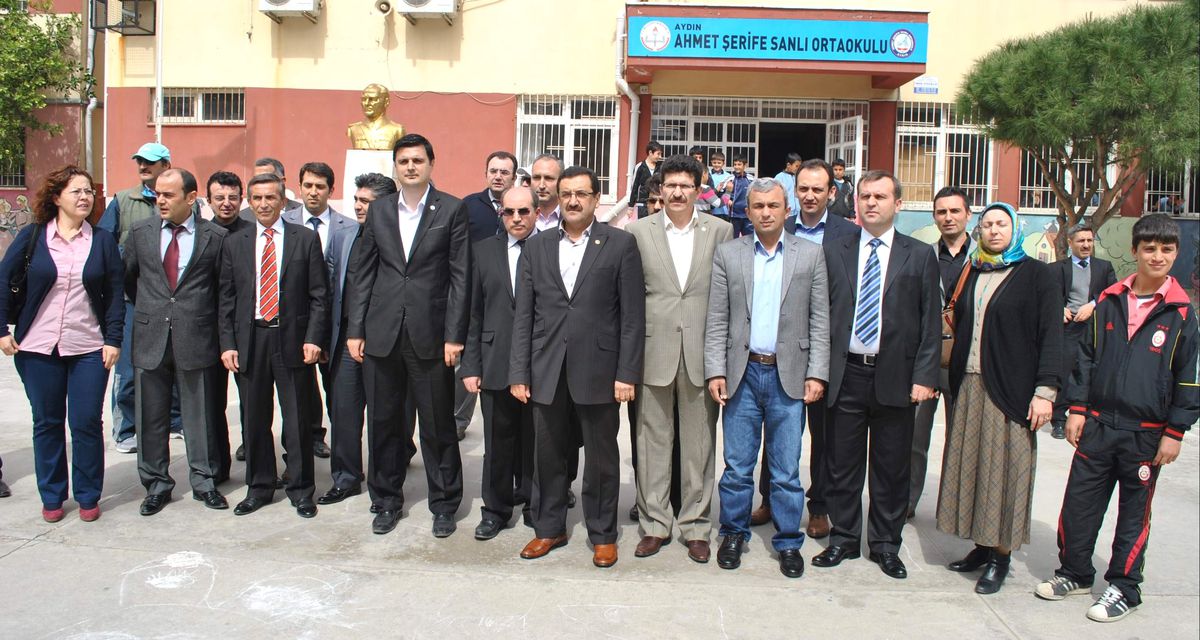 Aydın Öğretmenlerine Sahip Çıkıyor