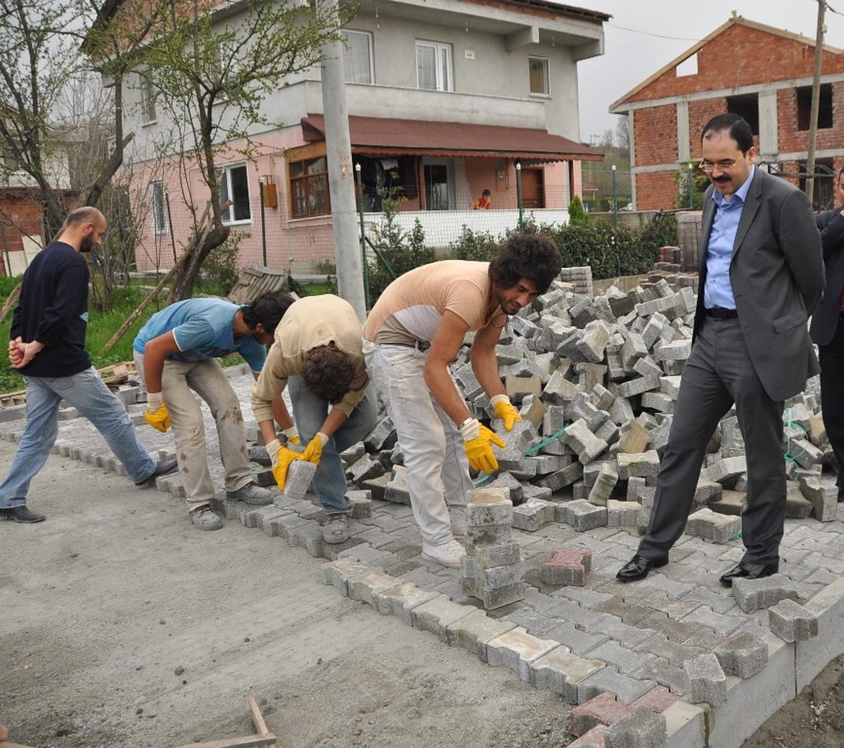 Başkan Ayaz Mahallelerdeki Çalışmaları İnceledi