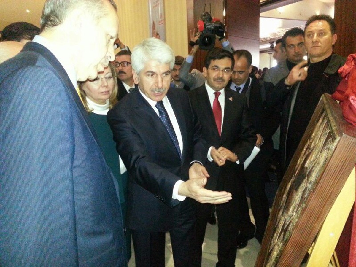 Başkan Sakallı\'dan Başbakan Erdoğan\'a \'Çift Başlı Kartal\' Figürlü Tablo Hediyesi