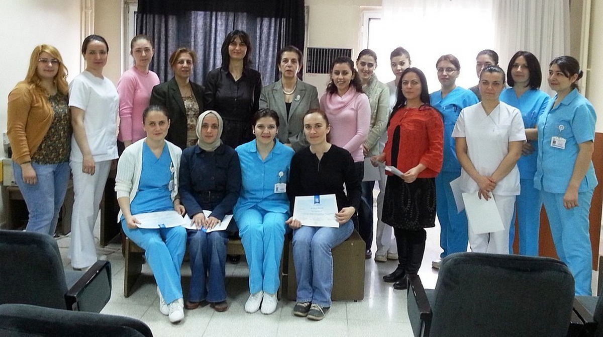 Cpr Eğitimine Katılan Hemşireler Sertifikalarını Aldı
