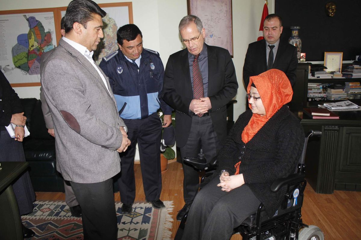 Dinar'da Bir Engellinin Daha Yüzü Güldü