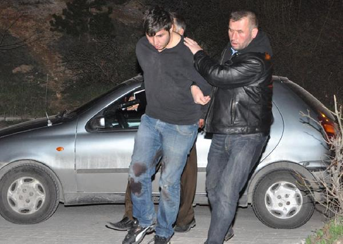 Ev Arkadaşını 15 Yerinden Bıçakladı