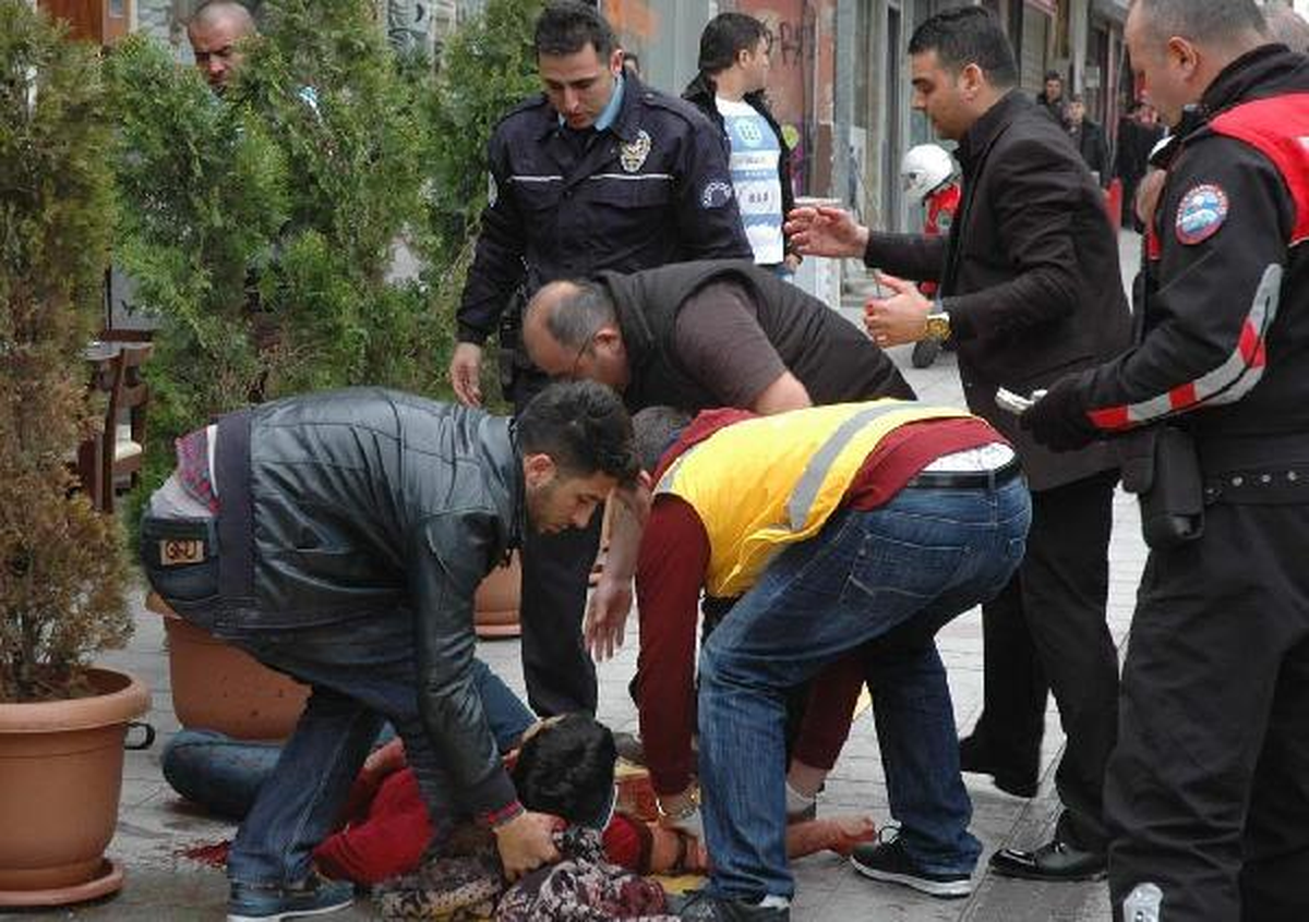 Gebze\'de Bıçakla Kavga Ettiler: 3 Yaralı