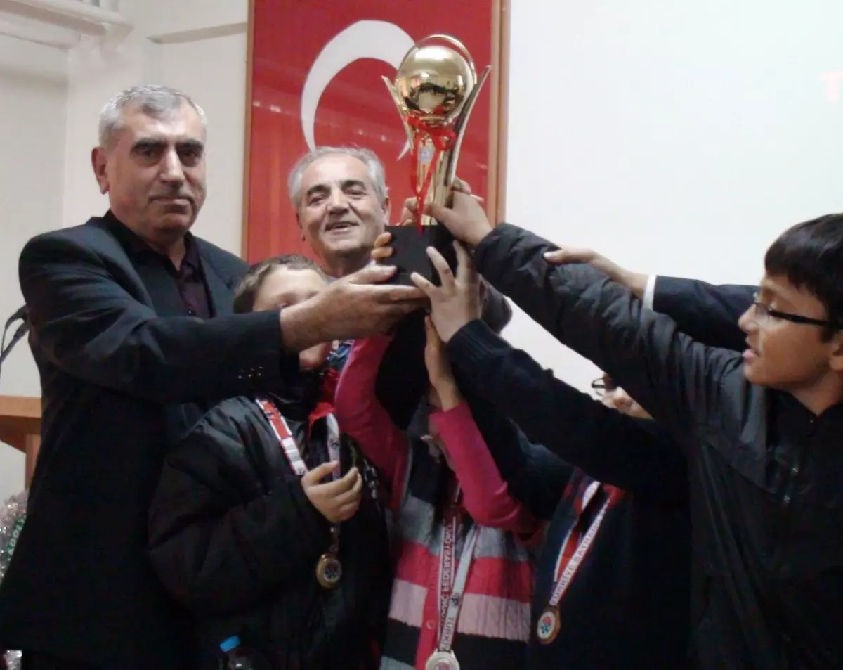 Gediz\'de Çocuk ve Yıldızlar Ligi Satranç Turnuvası