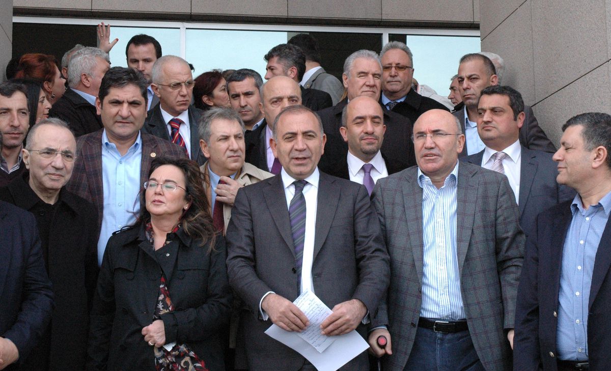 Gürsel Tekin\'den, Bakan Güler ve Topbaş\'a Suç Duyurusu