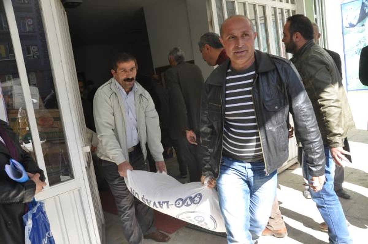Suriye\'deki Kürtler İçin 40 Ton Yardım Toplandı