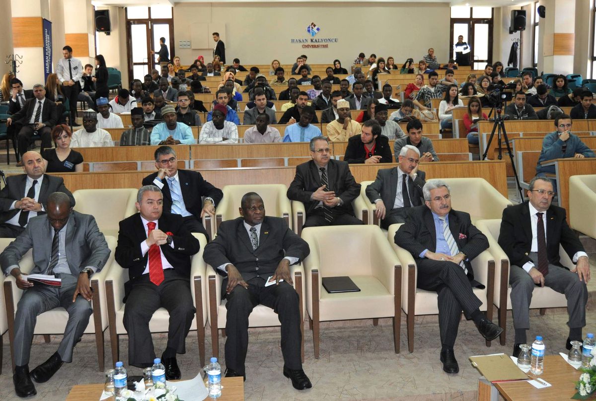 Hkü\'de İlk Afrika Konferansı