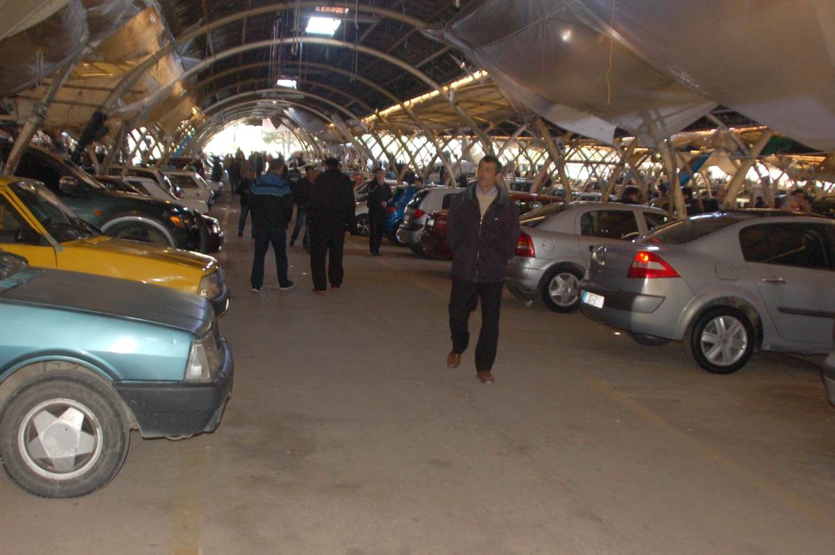 İkinci El Otomobilde Yaprak Kımıldamıyor