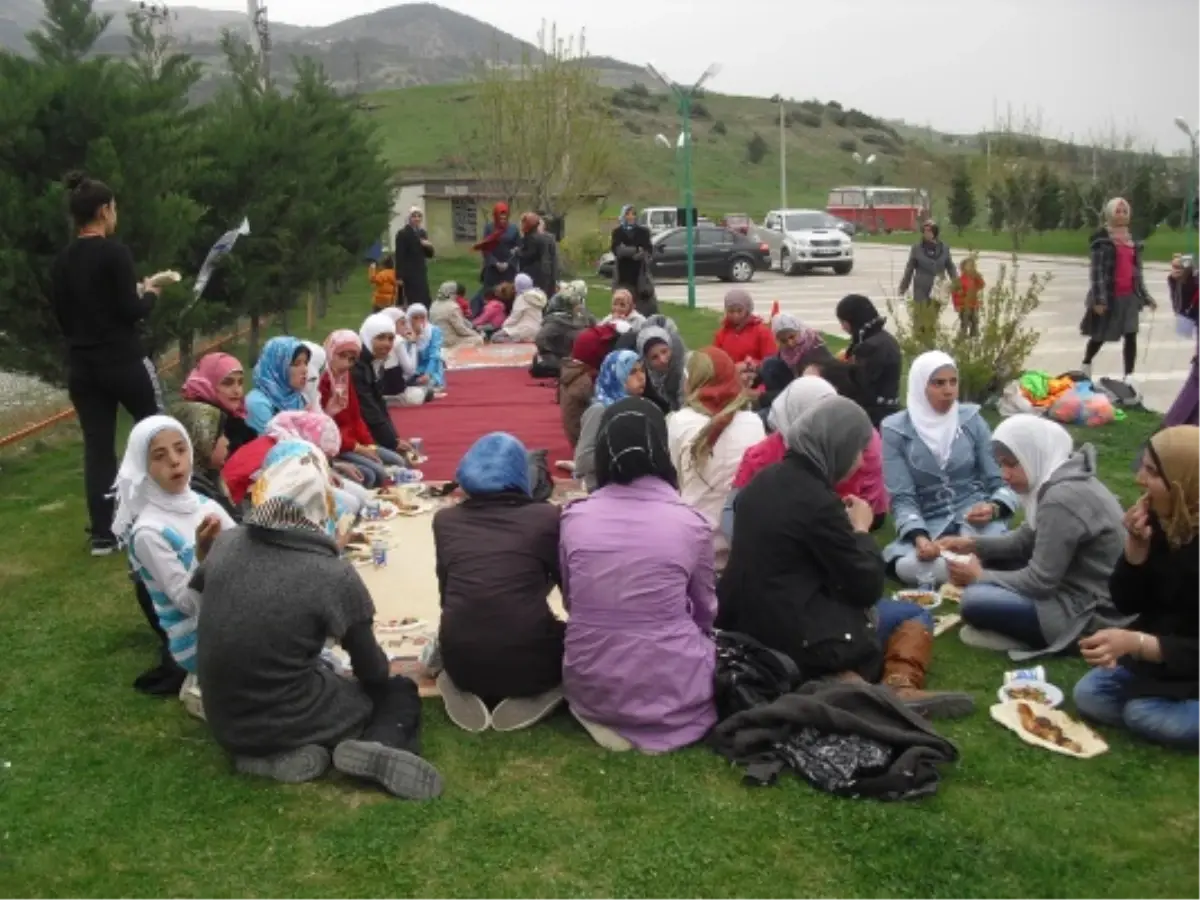 Kimse Yok Mu Derneği Suriyelileri Unutmadı