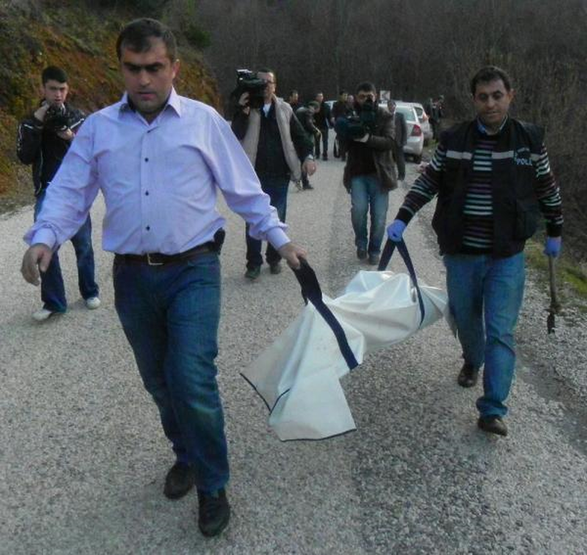 Kızlarının Bulunması İçin 3 Yıl Beklediler 1 Aydır da Kemiklerini Bekliyorlar
