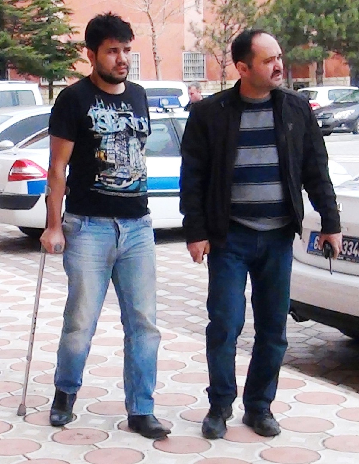 Koltuk Değnekli Sigara Kaçakçısı Polisten Kaçamadı
