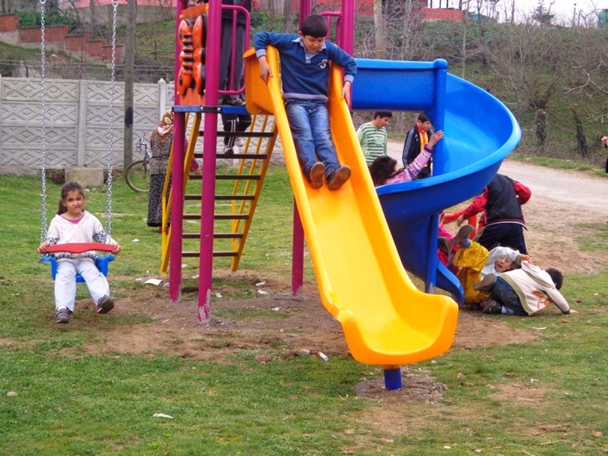 Köylere Çocuk Oyun Parkları Yapıldı
