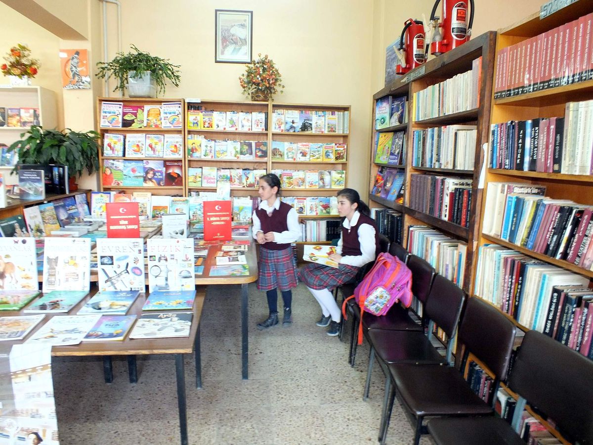 Koyulhisar\'da Açılan Kitap Sergisi Yoğun İlgi Görüyor