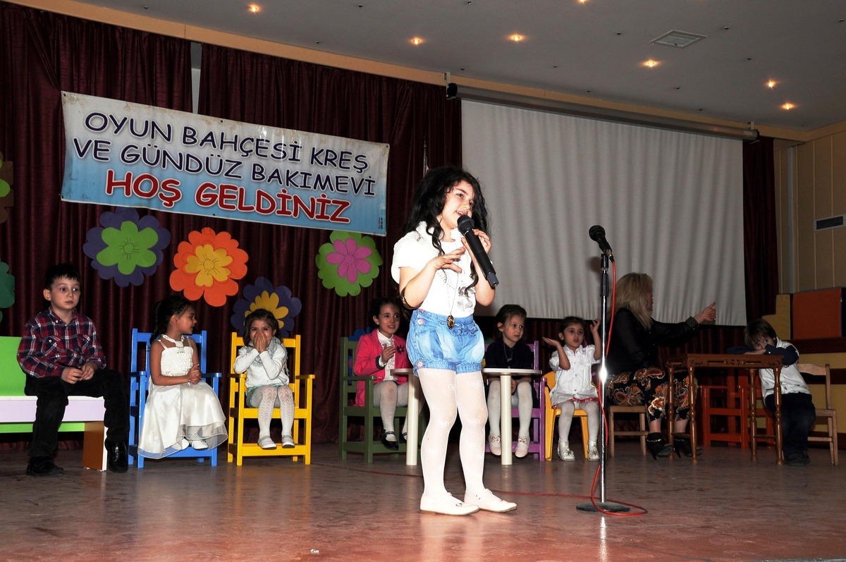 Kreş Öğrencilerinden Sokak Çocukları Yararına Gece