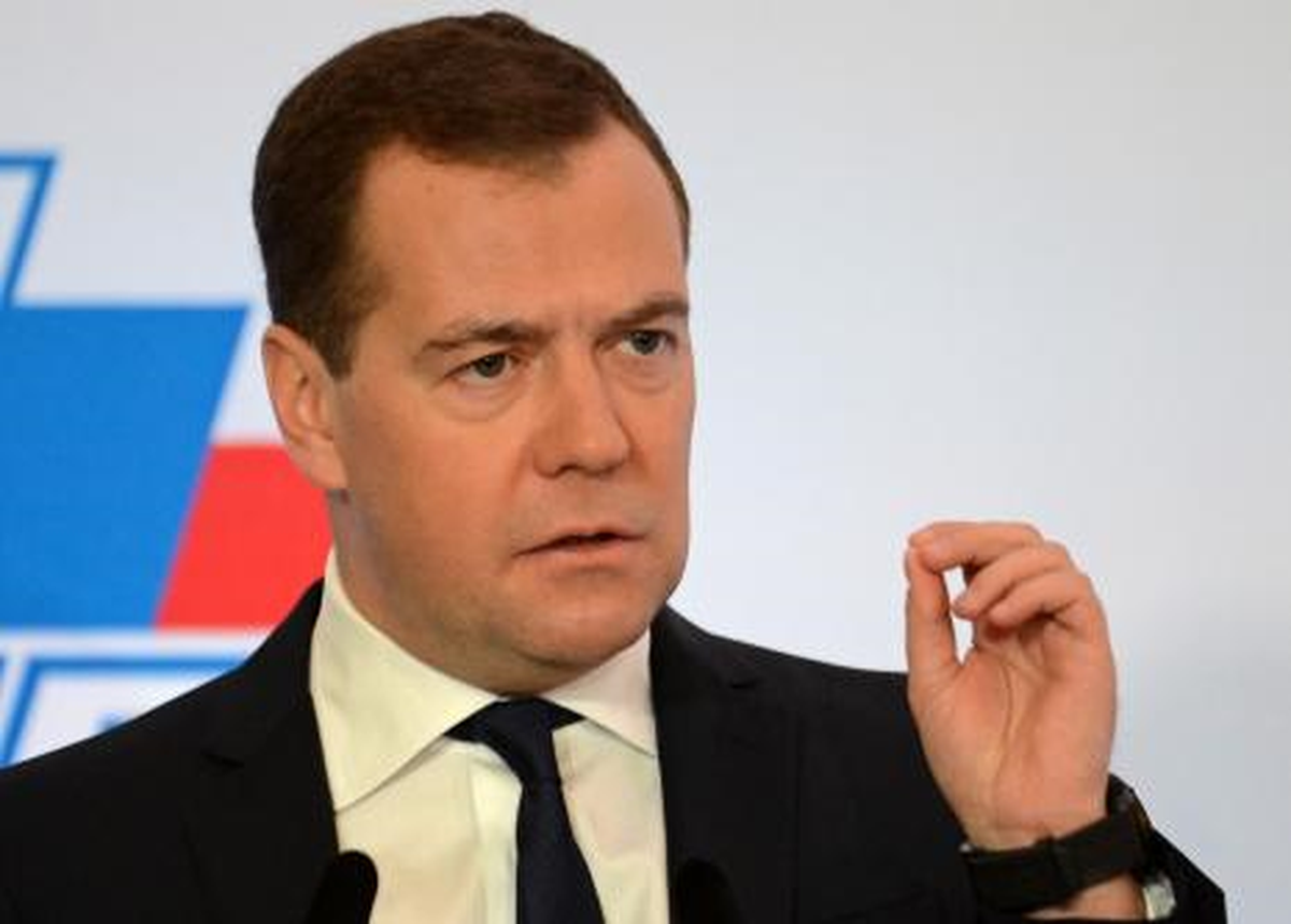 Medvedev: Çalmaya Devam Ediyorlar