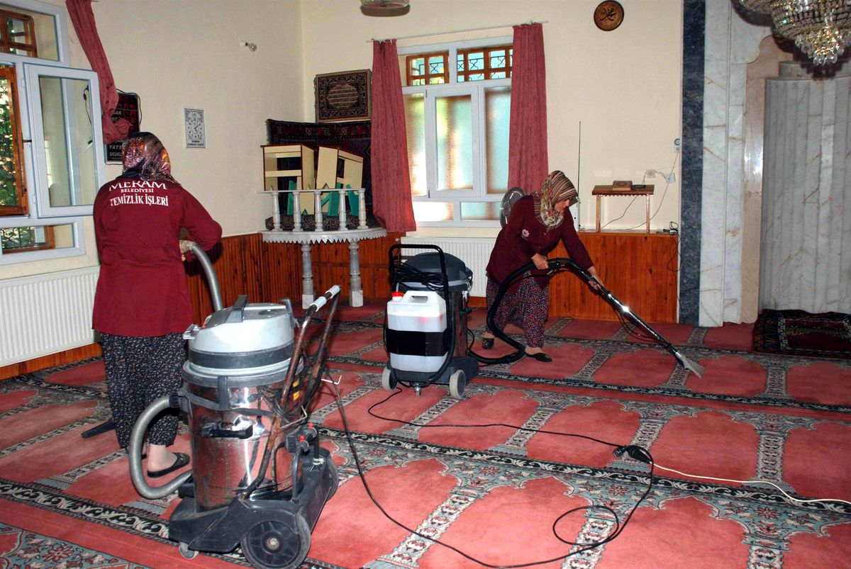 Meram\'da Cami ve Şadırvanlar Temizleniyor
