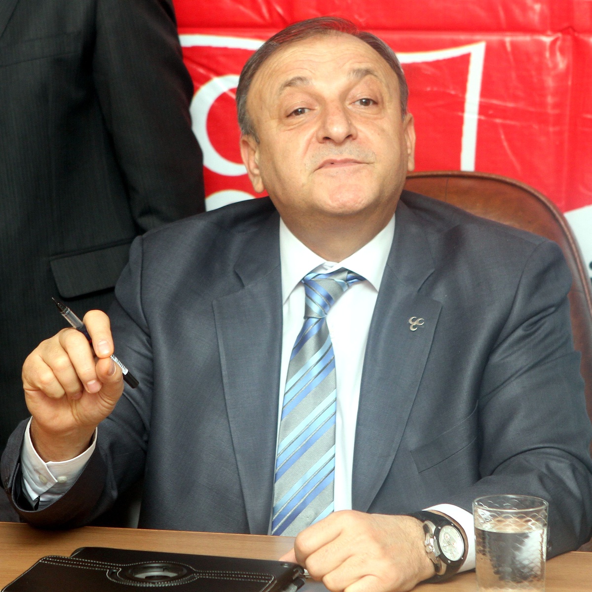 Kim İnanır? Kadir İnanır!