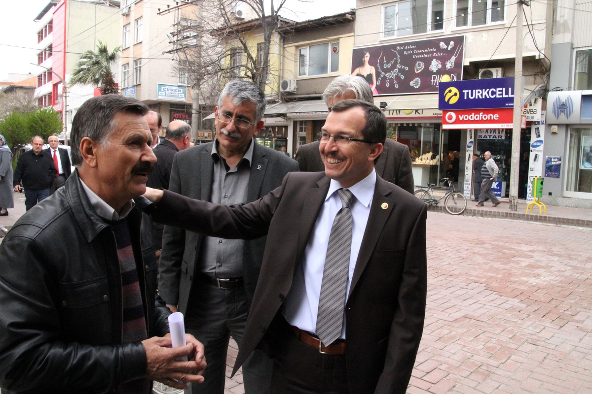 Milletvekili Aydemir\'den Akhisar\'da Esnaf Ziyareti