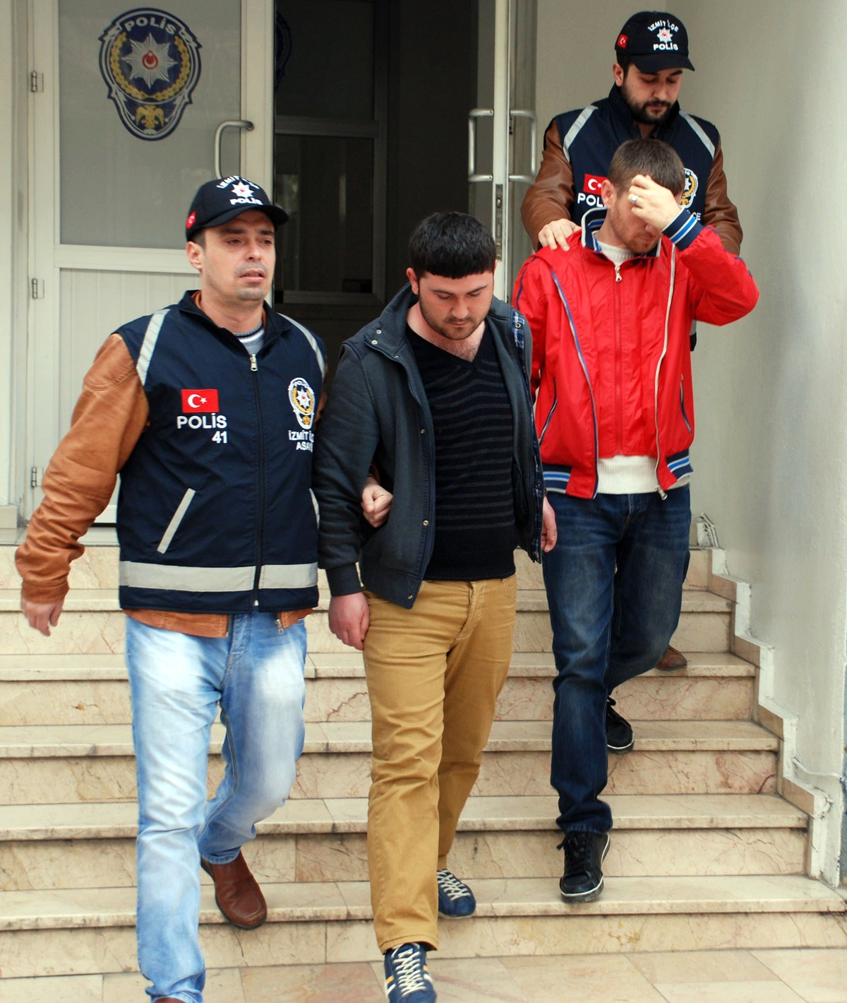 Minibüsten Mazot Çalarken Yakalandılar