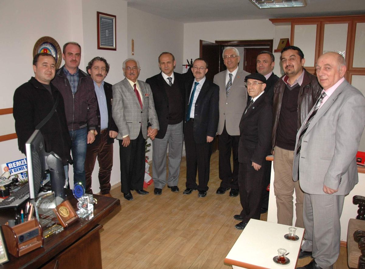 Müdür Kadir Akbıyık\'tan Tunçoğlu\'na Tebrik Ziyareti