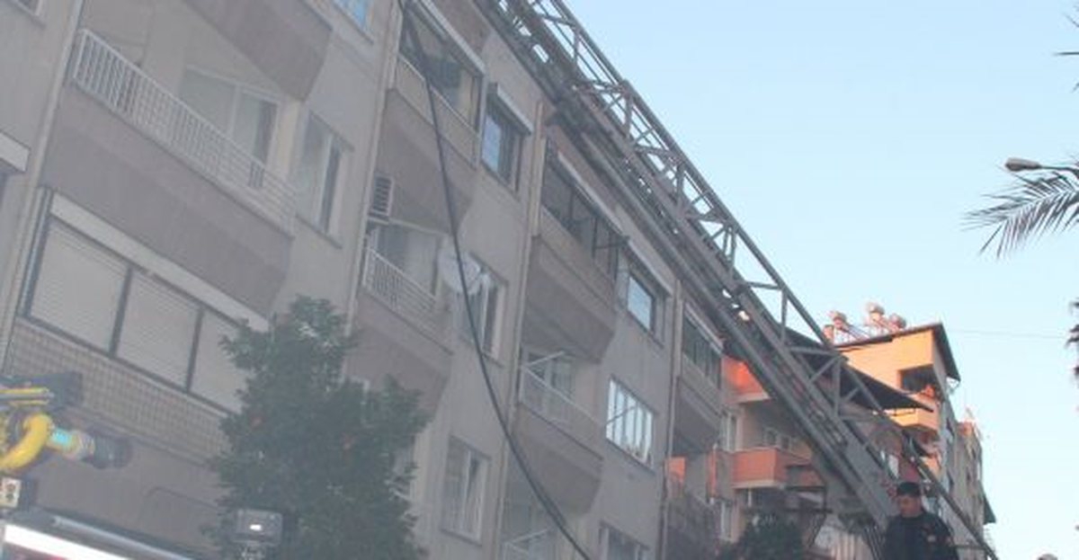 Niğde\'de Çatı Yangını