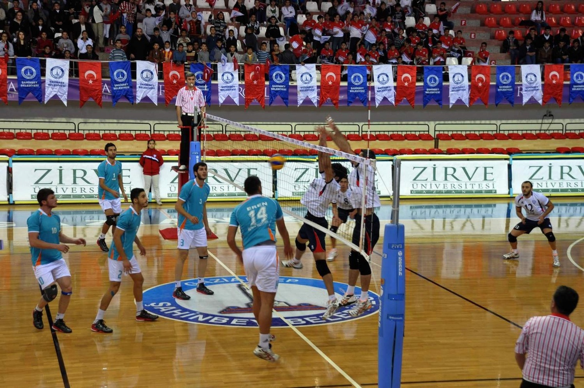 Şahinbey\'li Filenin Şahinleri Yarı Finalde
