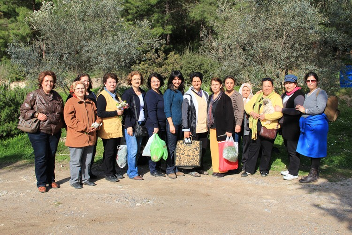 Selçuklu Kadınlar Ot Toplama Gezisine Çıktı
