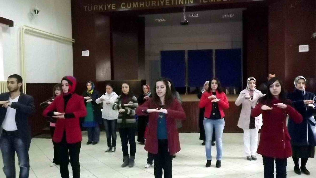 Seydişehir\'de "İşaret Dili" Kursiyerlerinden Gösteri