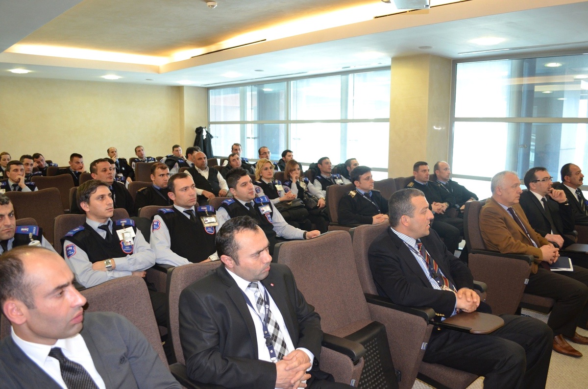 Trabzon\'da Polisten Özel Güvenlikçilere Eğitim