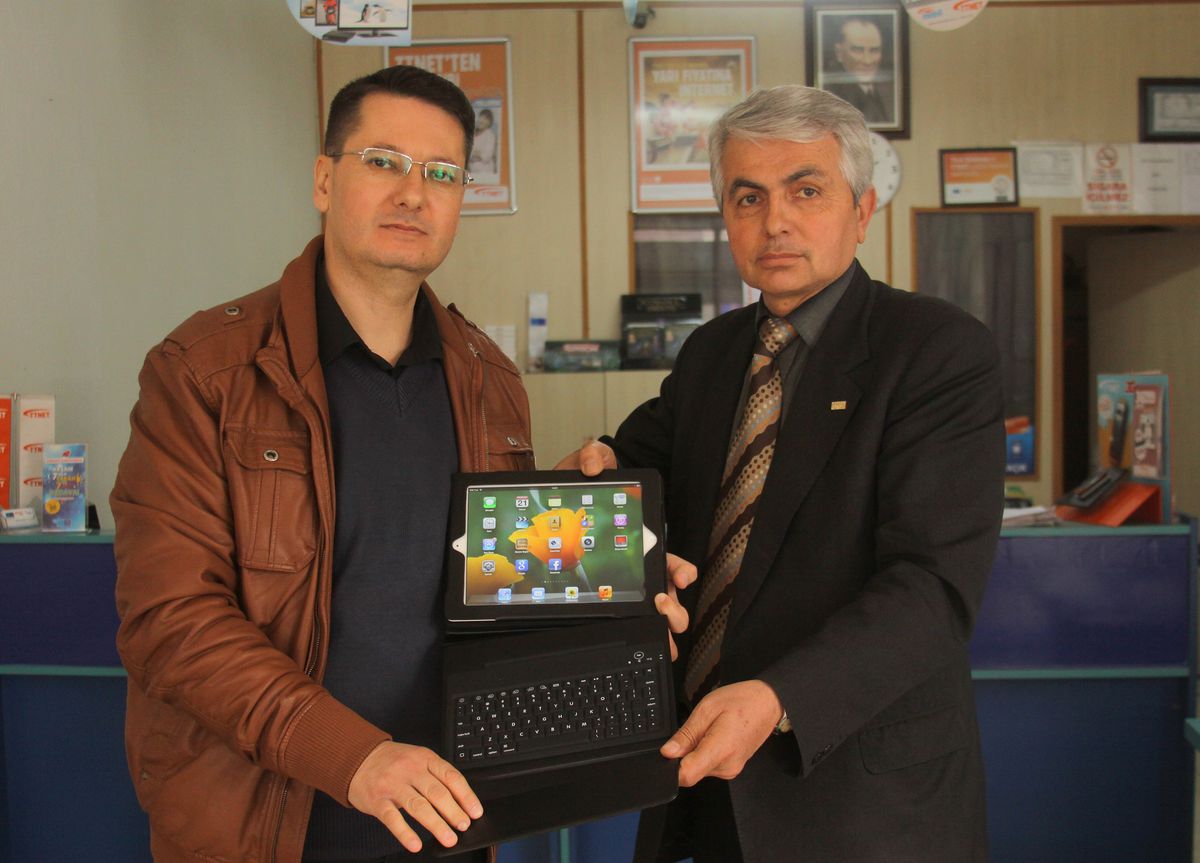 Ttnet\'in Manisalı Talihlisi Ödülünü Aldı
