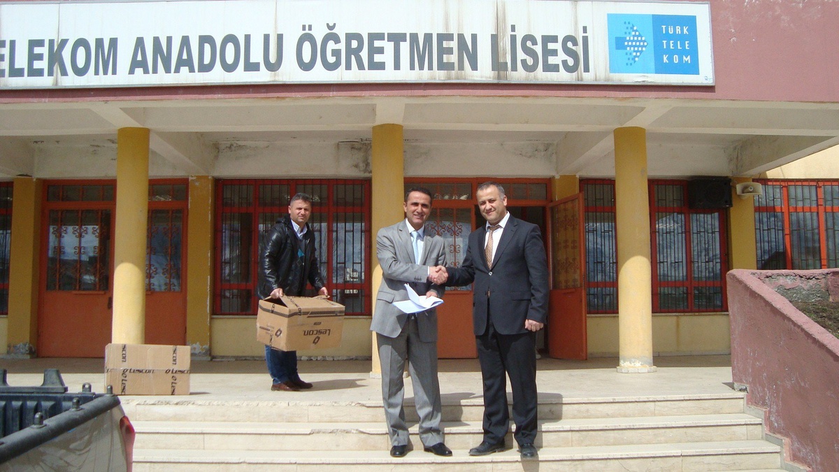 Türk Telekom Anadolu Öğretmen Lisesi\'ne Destek
