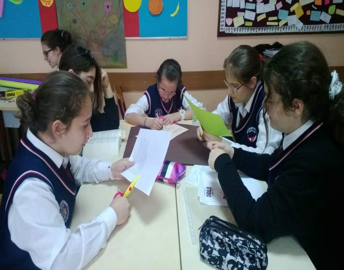 Ülkem Koleji Öğrencilerinden Afiş Çalışması